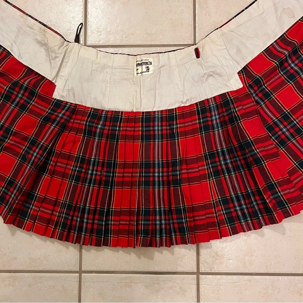 Lawrie’s of Glasgow Vintage Red and Black Wool Kilt Skirt Made In Scotland - Picture 7 of 12